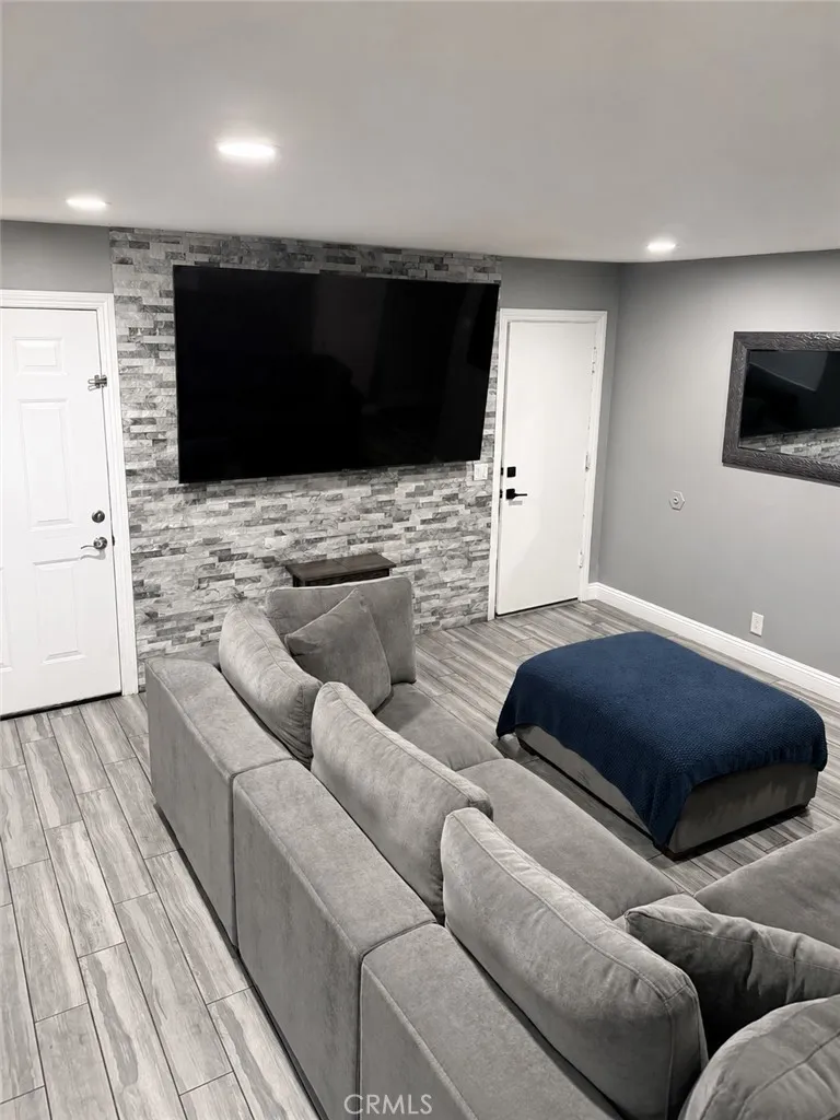 7258 Exeter #6 Paramount, CA 90723