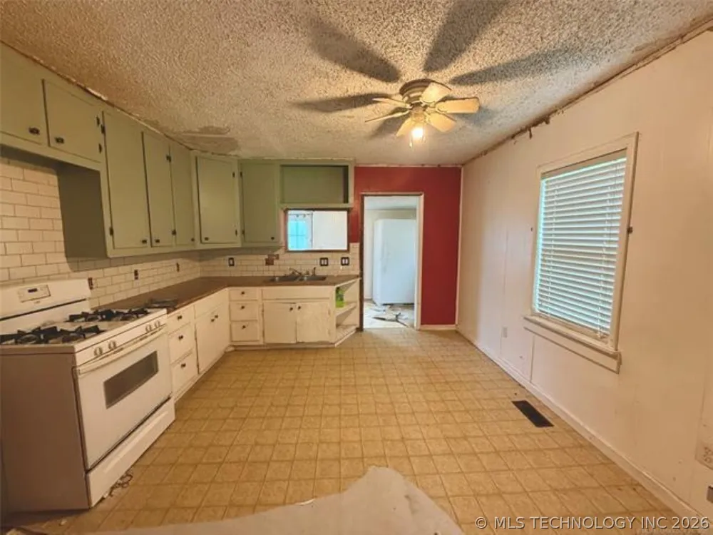 26945 S 206 ROAD Henryetta, OK 74437
