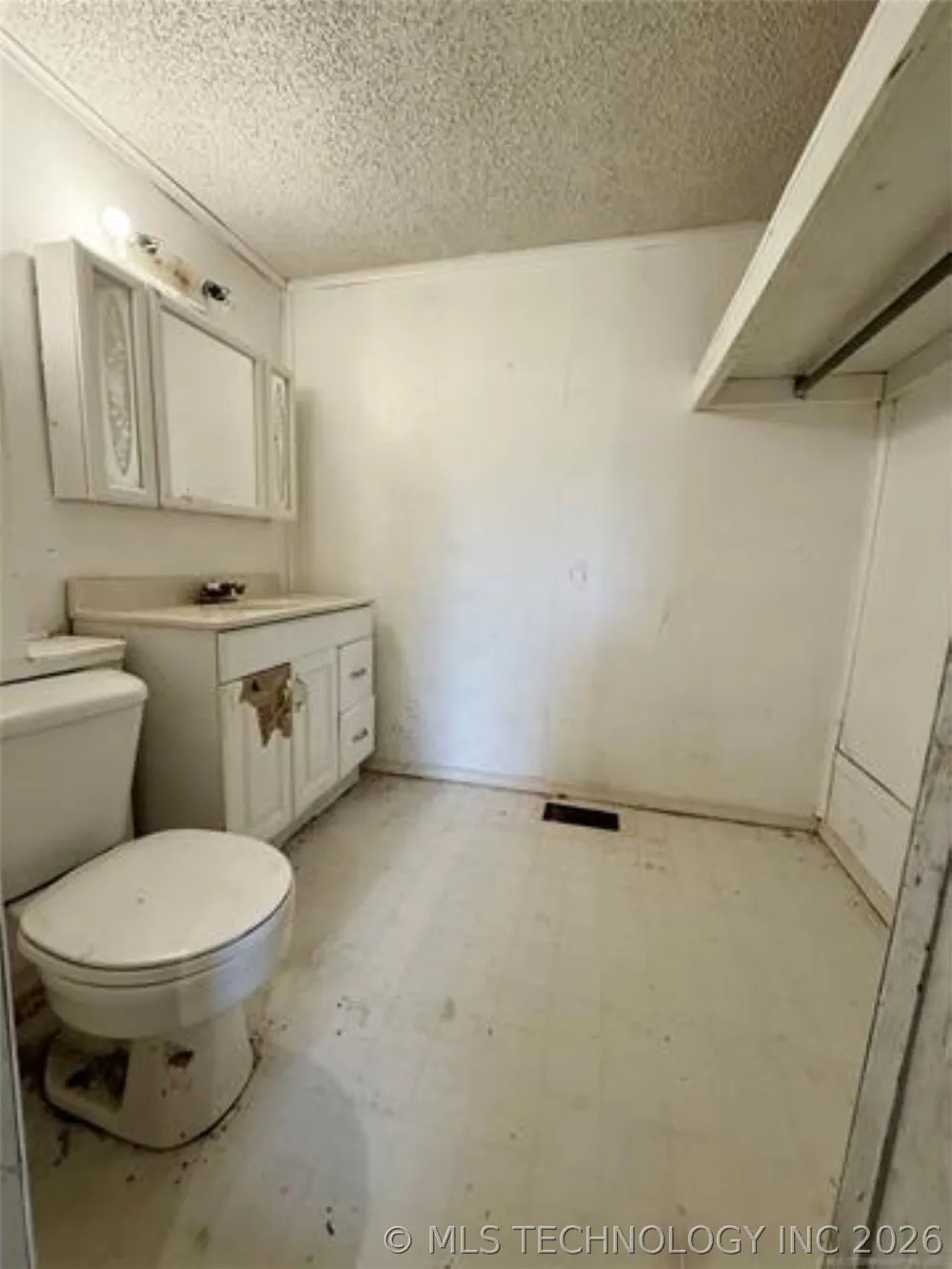 26945 S 206 ROAD Henryetta, OK 74437