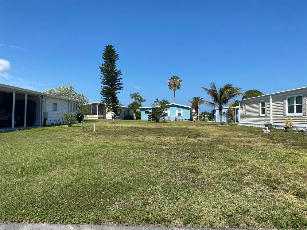 530 PARKWOOD AVENUE North Port, FL 34287