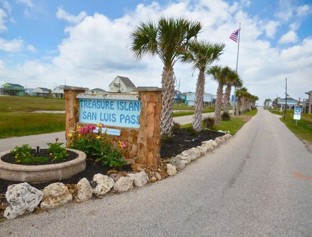 12922 Jean Lafitte Drive Freeport, TX 77541