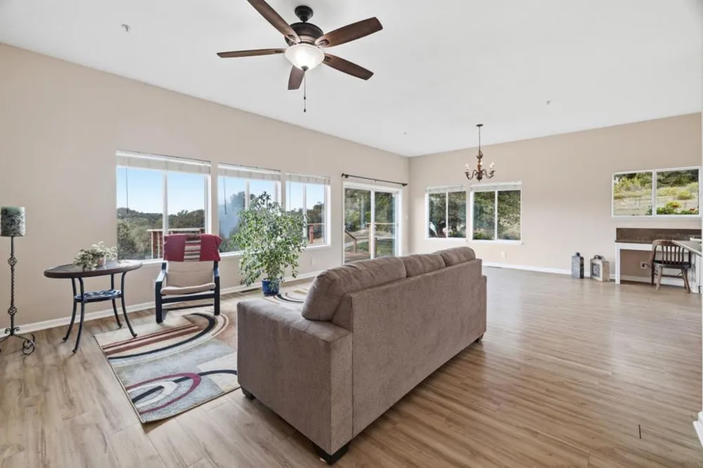 19269 Mallory Canyon Road #D Salinas, CA 93907