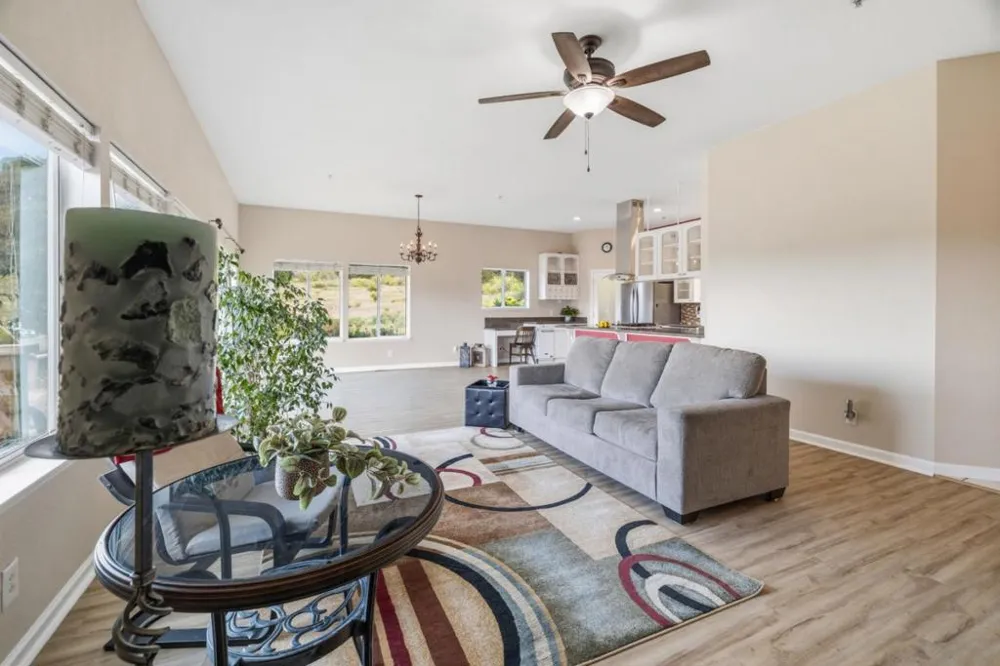 19269 Mallory Canyon Road #D Salinas, CA 93907