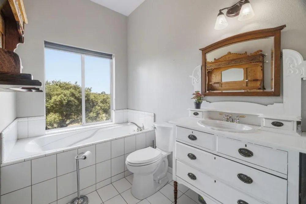 19269 Mallory Canyon Road #D Salinas, CA 93907