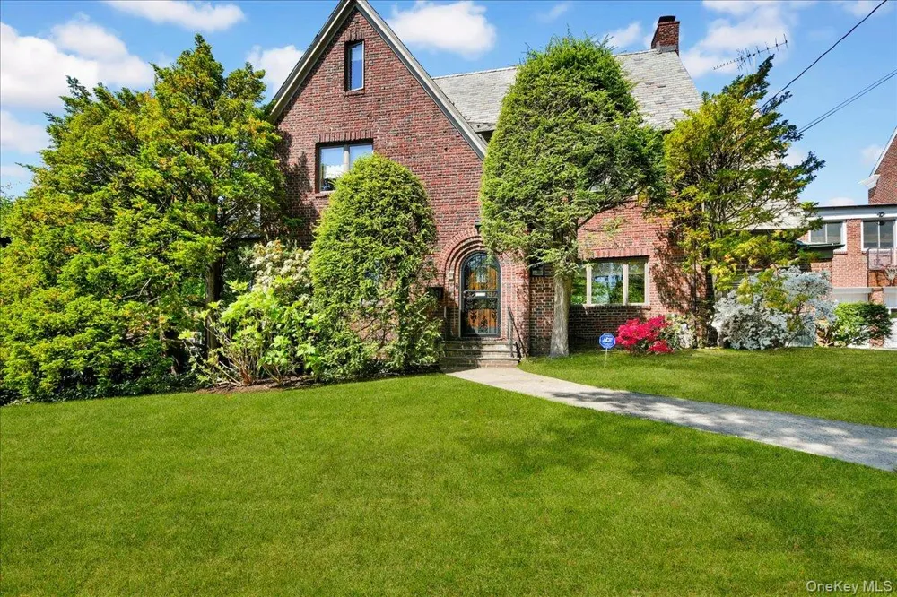 184 Commonwealth Avenue Mount Vernon, NY 10552