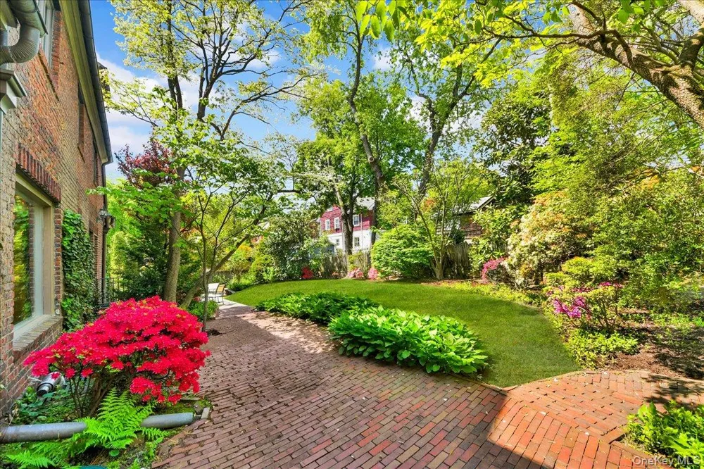 184 Commonwealth Avenue Mount Vernon, NY 10552