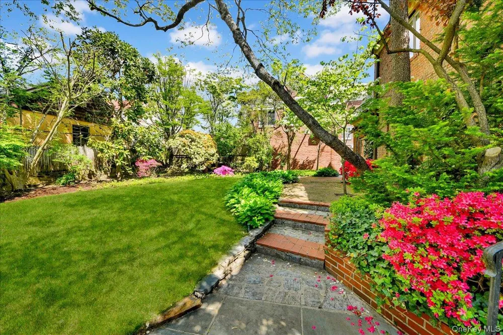 184 Commonwealth Avenue Mount Vernon, NY 10552