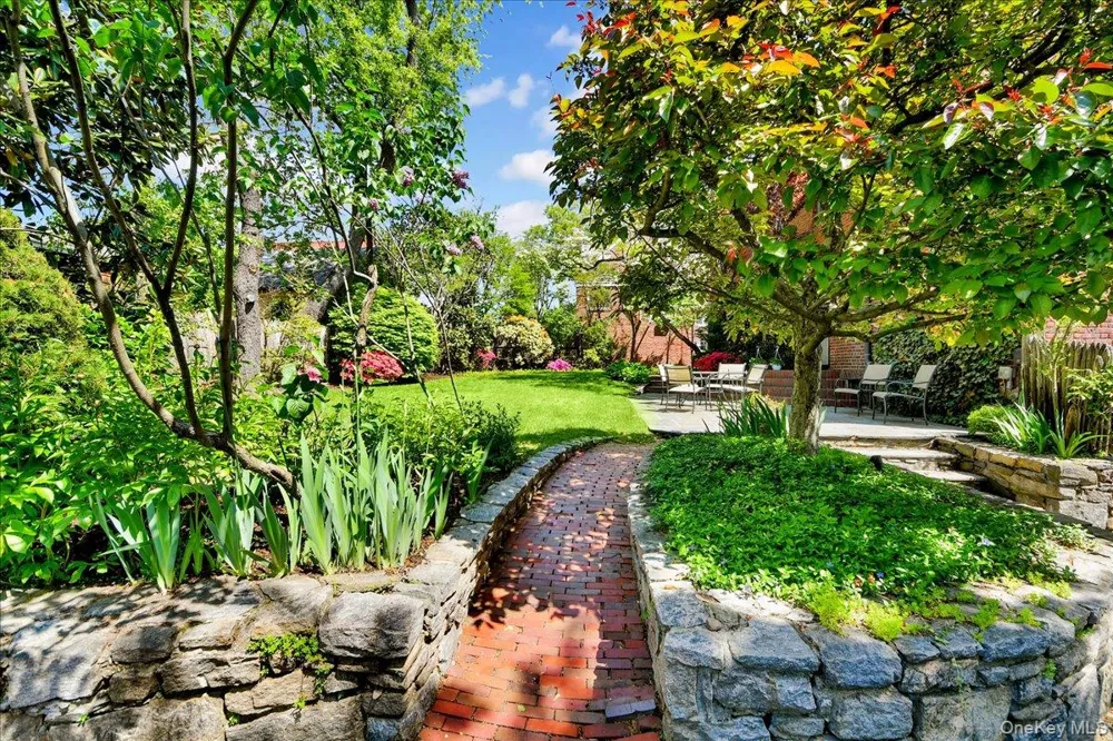 184 Commonwealth Avenue Mount Vernon, NY 10552