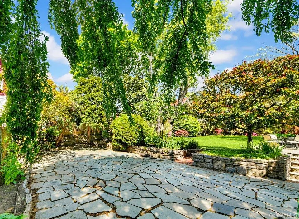 184 Commonwealth Avenue Mount Vernon, NY 10552