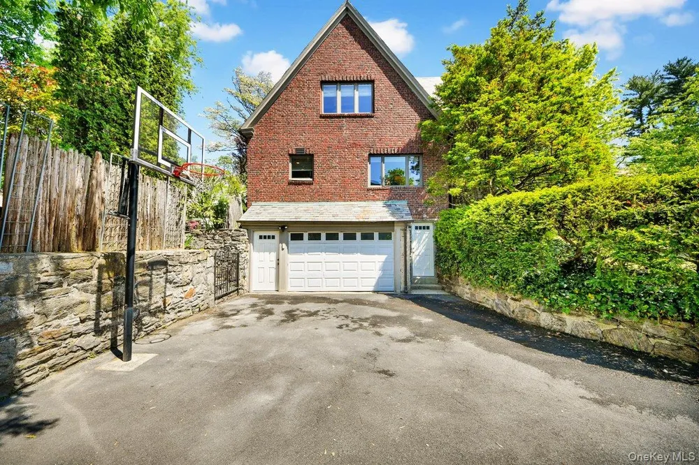 184 Commonwealth Avenue Mount Vernon, NY 10552