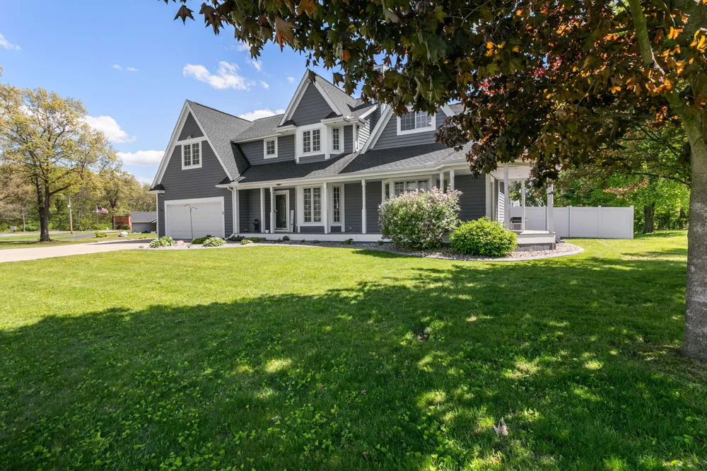 23099 S Shore Drive Edwardsburg, MI 49112