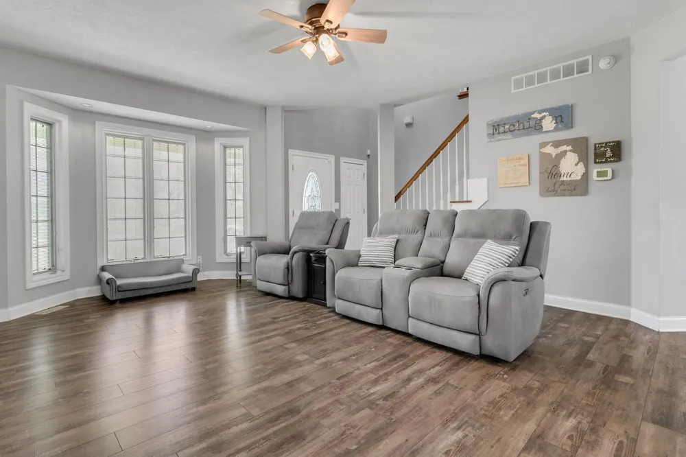 23099 S Shore Drive Edwardsburg, MI 49112