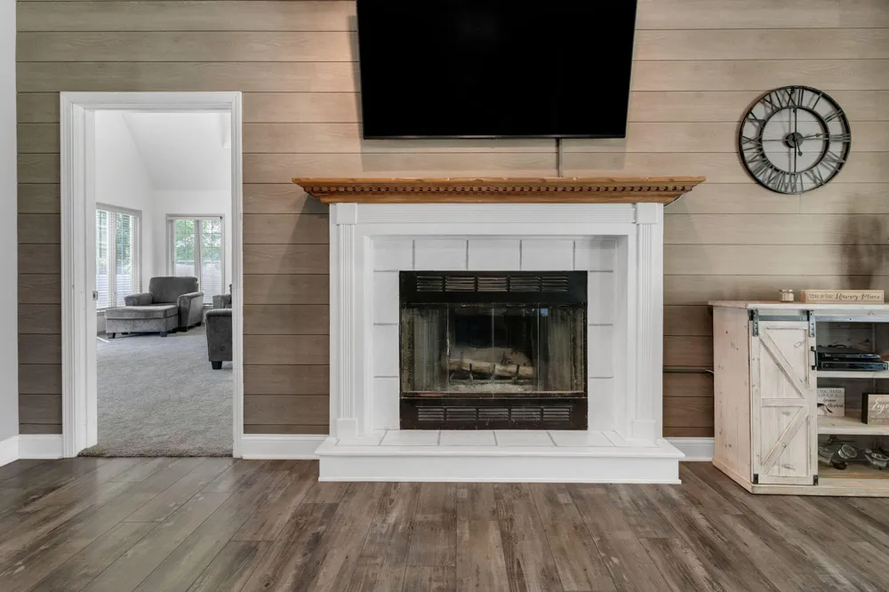 23099 S Shore Drive Edwardsburg, MI 49112