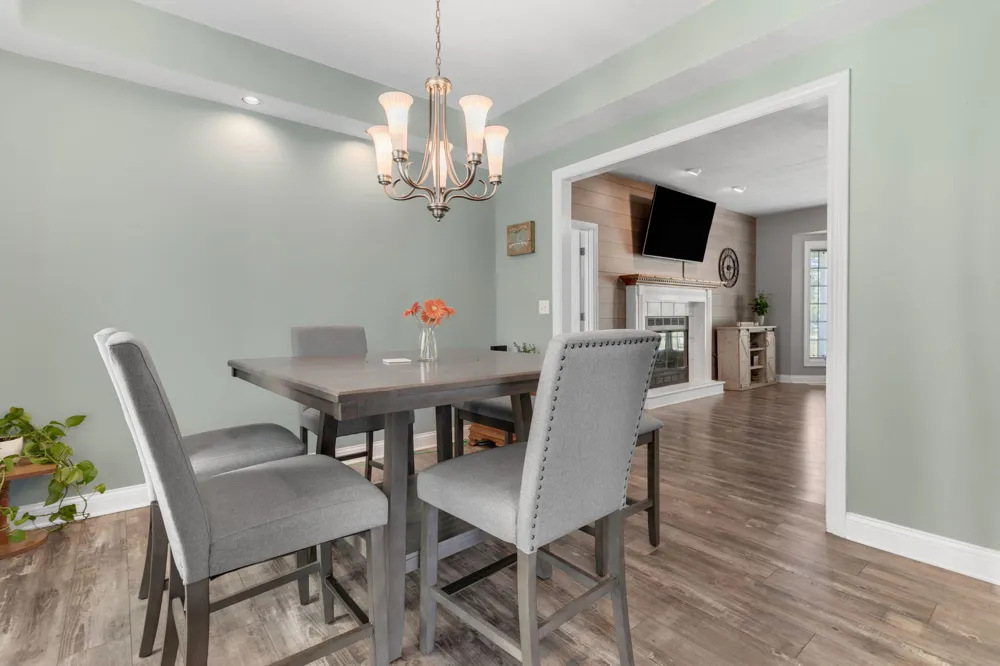 23099 S Shore Drive Edwardsburg, MI 49112