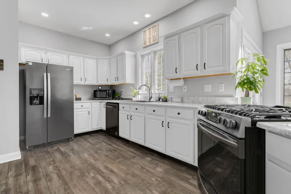 23099 S Shore Drive Edwardsburg, MI 49112