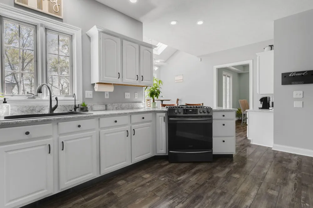 23099 S Shore Drive Edwardsburg, MI 49112