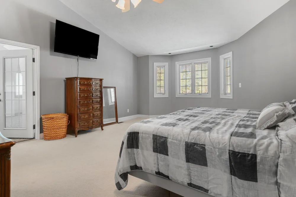 23099 S Shore Drive Edwardsburg, MI 49112
