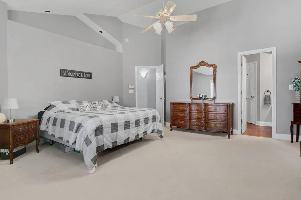 23099 S Shore Drive Edwardsburg, MI 49112