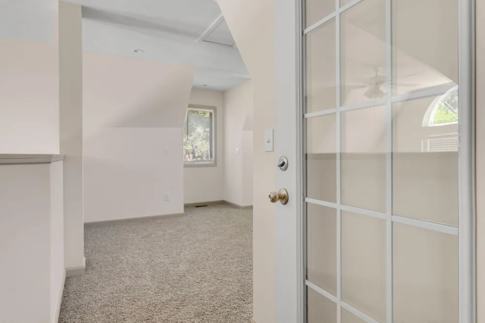 23099 S Shore Drive Edwardsburg, MI 49112
