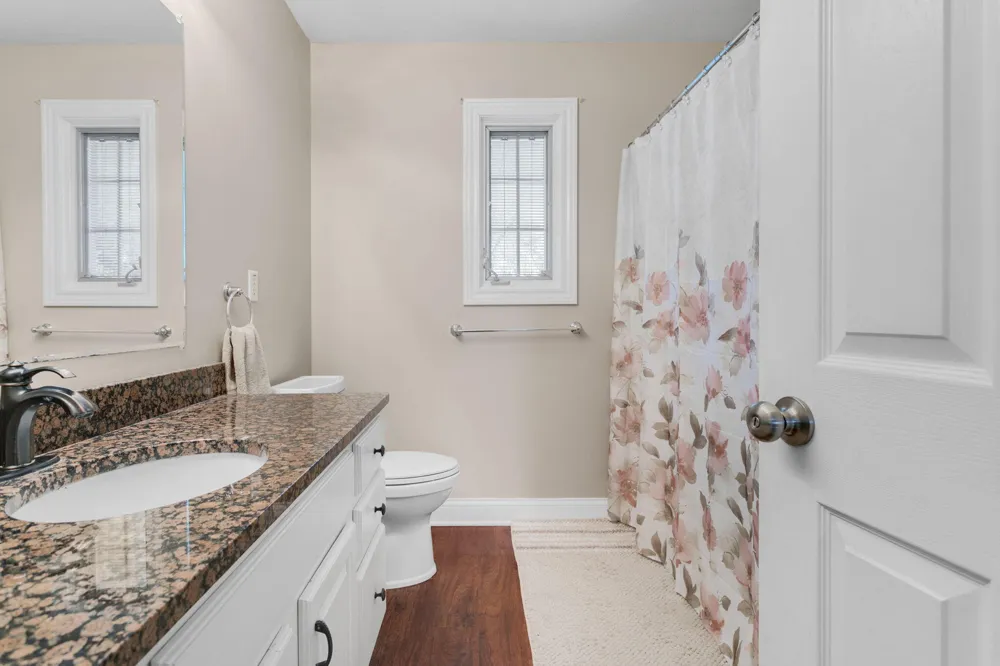 23099 S Shore Drive Edwardsburg, MI 49112