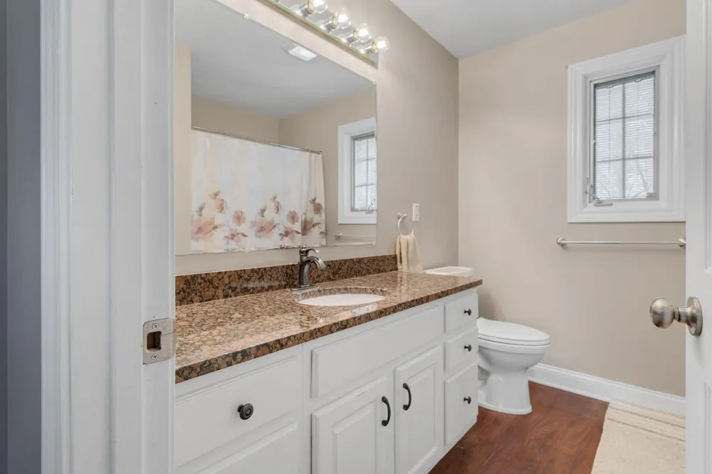 23099 S Shore Drive Edwardsburg, MI 49112