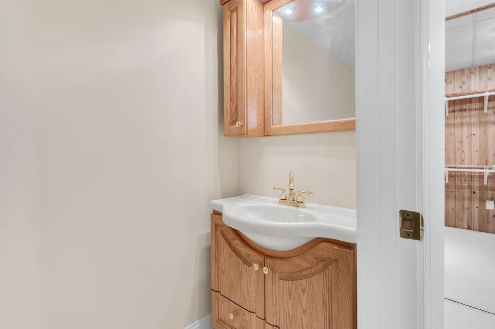 23099 S Shore Drive Edwardsburg, MI 49112