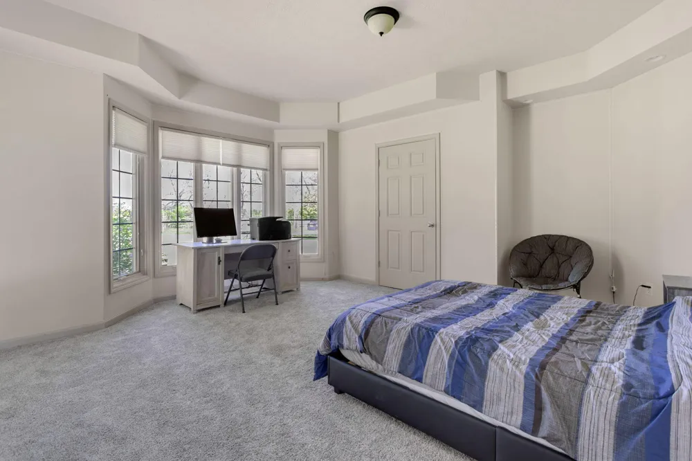 23099 S Shore Drive Edwardsburg, MI 49112