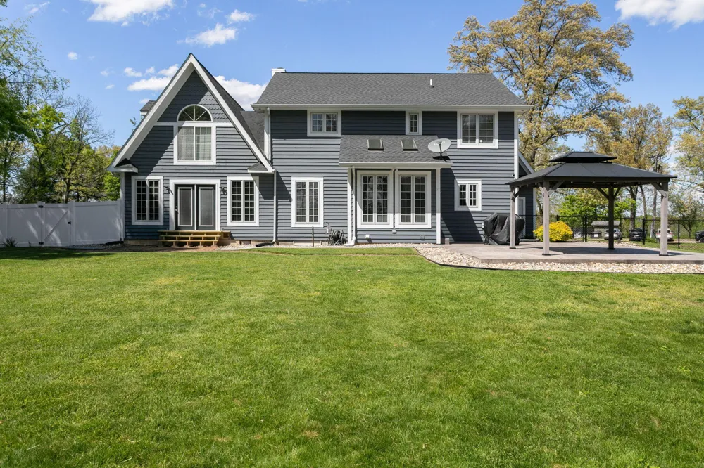 23099 S Shore Drive Edwardsburg, MI 49112