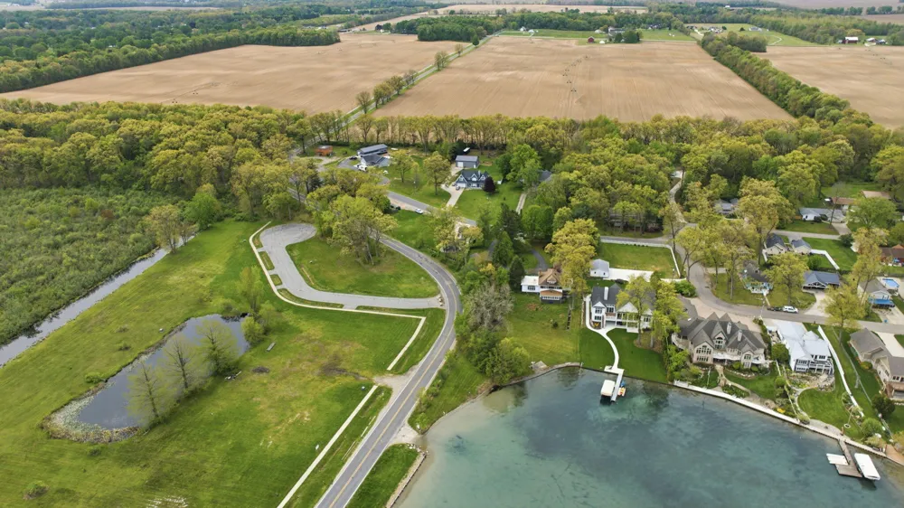 23099 S Shore Drive Edwardsburg, MI 49112