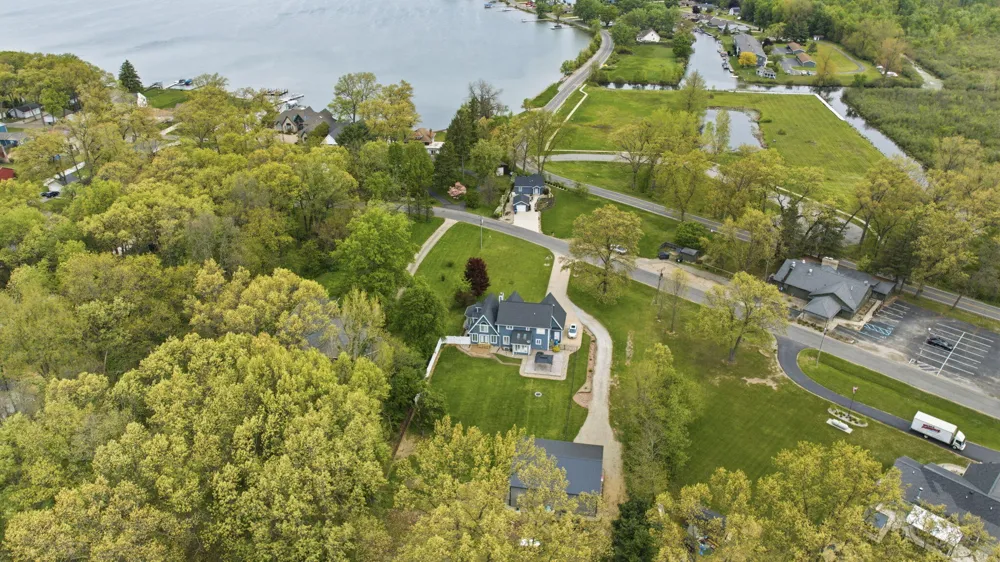 23099 S Shore Drive Edwardsburg, MI 49112