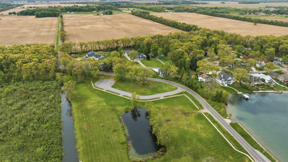 23099 S Shore Drive Edwardsburg, MI 49112