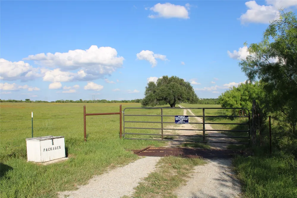 1521 FM 590 Comanche, TX 76442