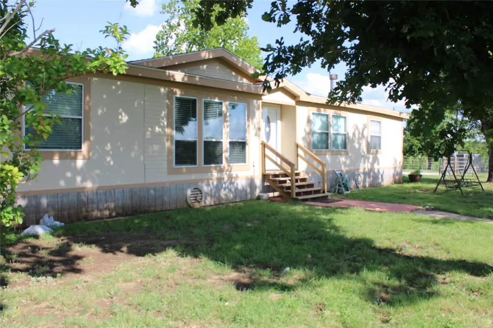 1521 FM 590 Comanche, TX 76442