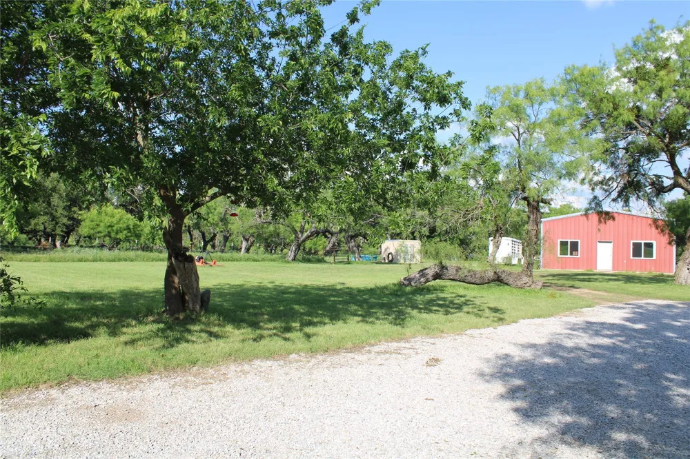 1521 FM 590 Comanche, TX 76442