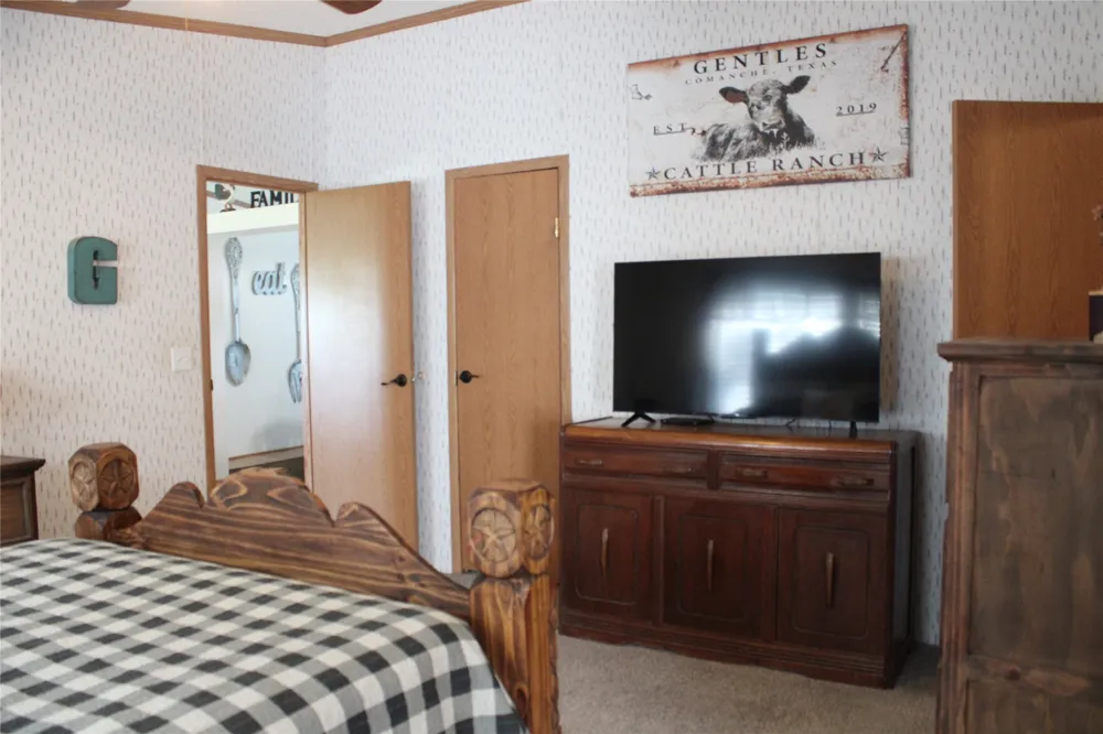 1521 FM 590 Comanche, TX 76442