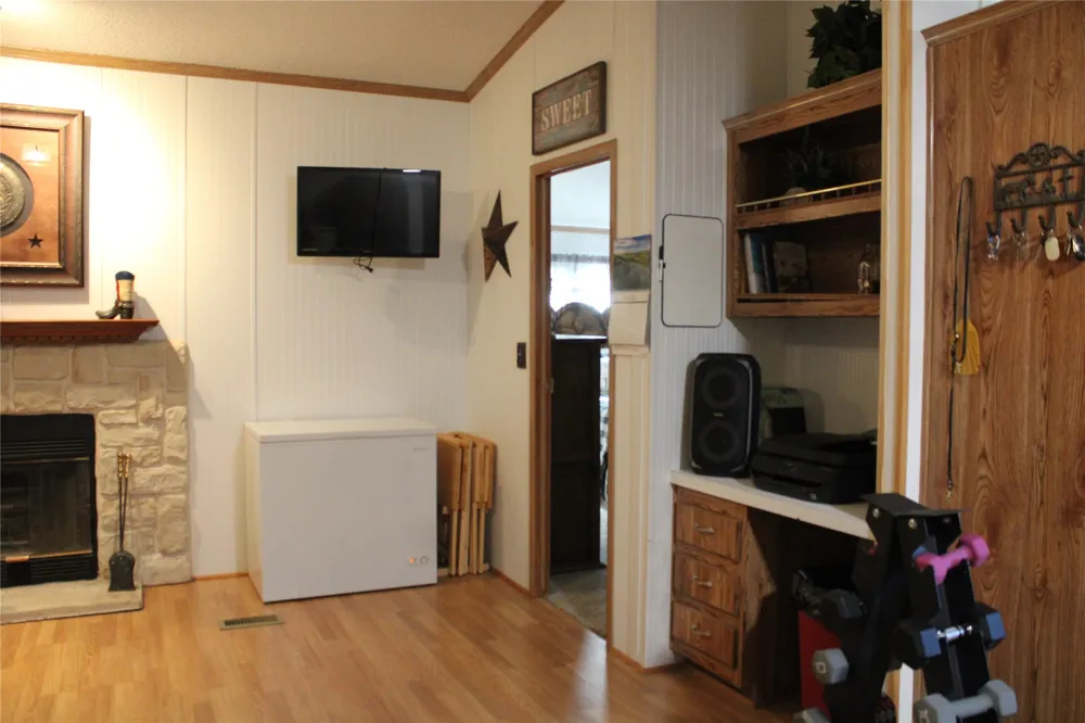 1521 FM 590 Comanche, TX 76442