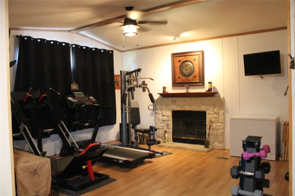 1521 FM 590 Comanche, TX 76442