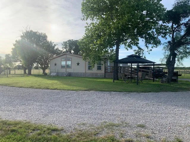 1521 FM 590 Comanche, TX 76442