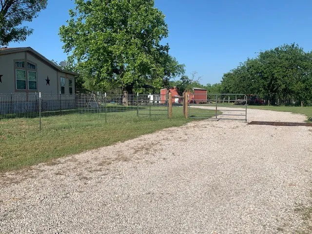 1521 FM 590 Comanche, TX 76442