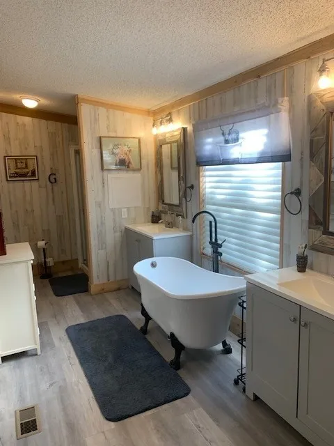 1521 FM 590 Comanche, TX 76442