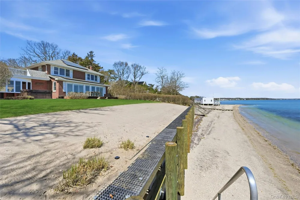 8908 Peconic Bay Boulevard Laurel, NY 11948