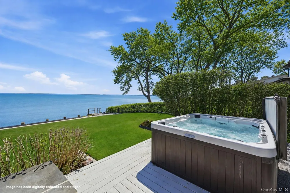 8908 Peconic Bay Boulevard Laurel, NY 11948
