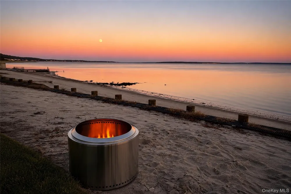 8908 Peconic Bay Boulevard Laurel, NY 11948