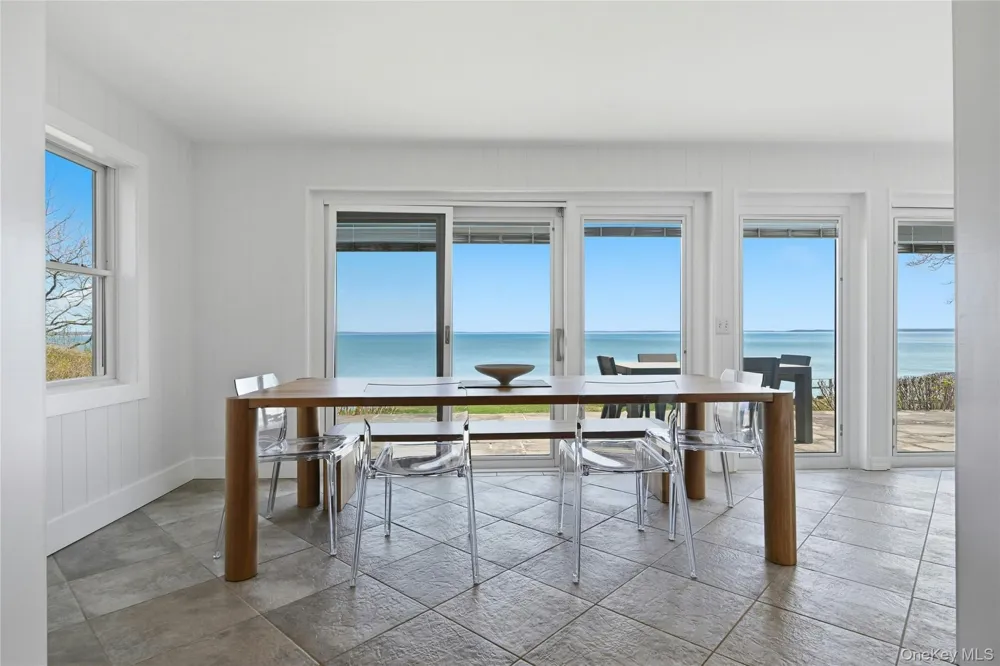 8908 Peconic Bay Boulevard Laurel, NY 11948