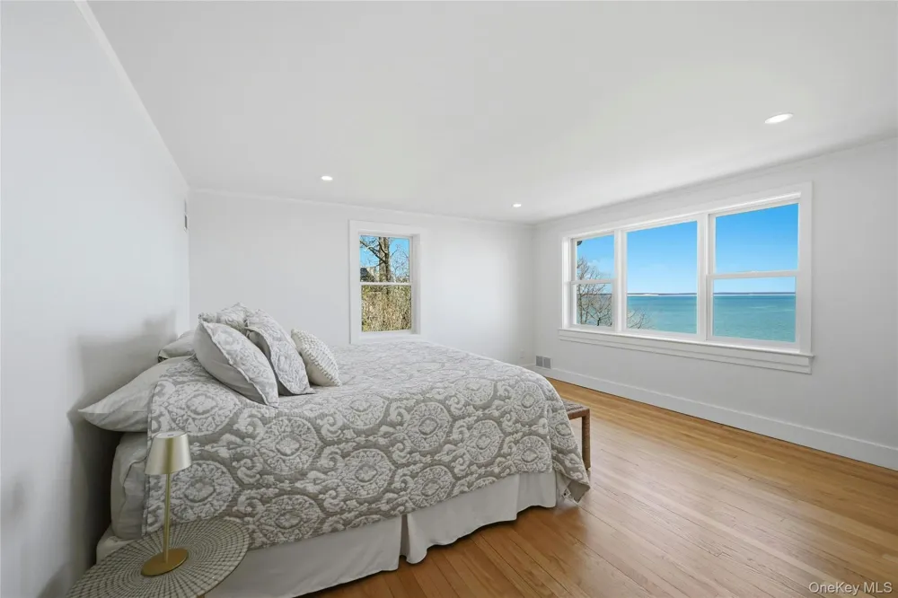 8908 Peconic Bay Boulevard Laurel, NY 11948