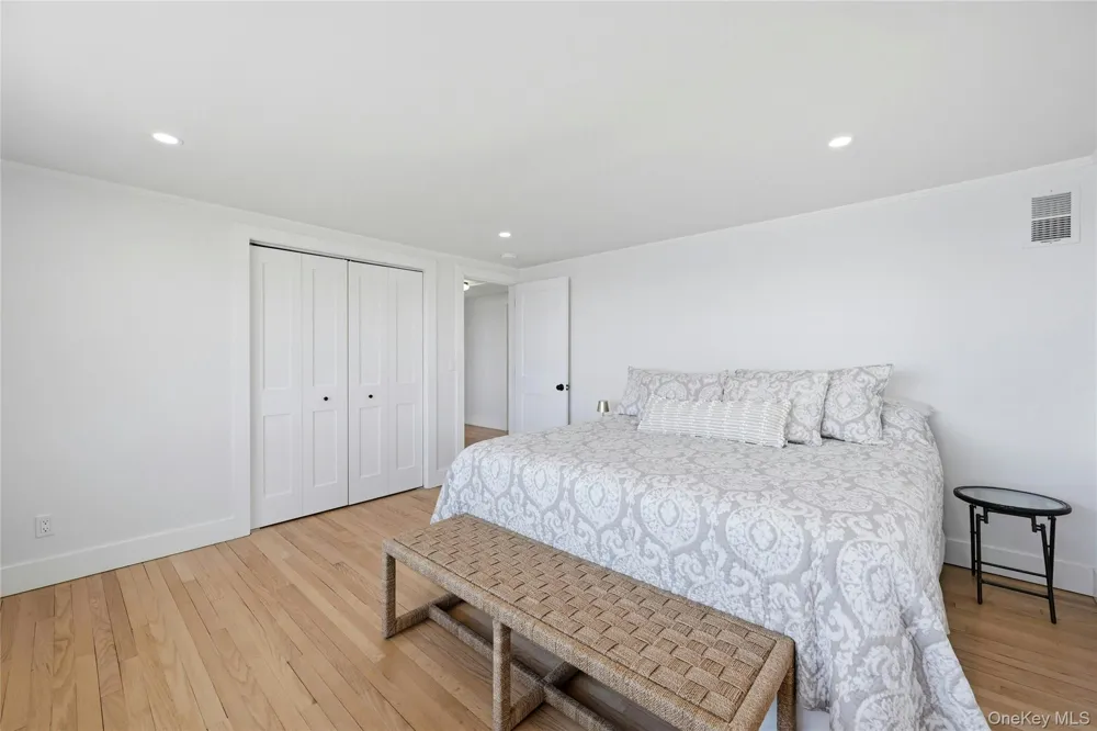 8908 Peconic Bay Boulevard Laurel, NY 11948