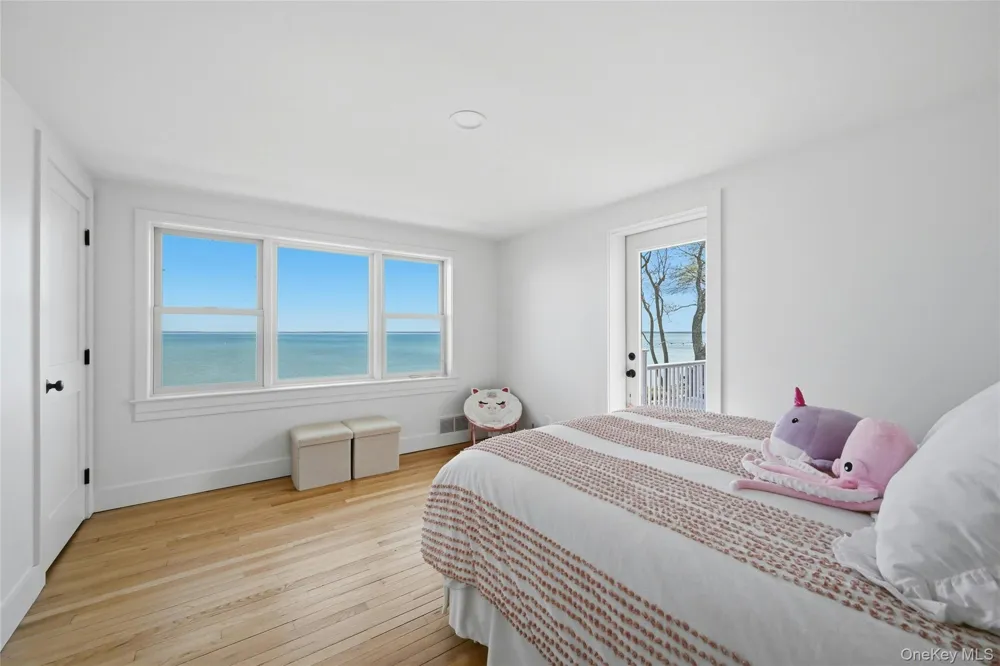 8908 Peconic Bay Boulevard Laurel, NY 11948