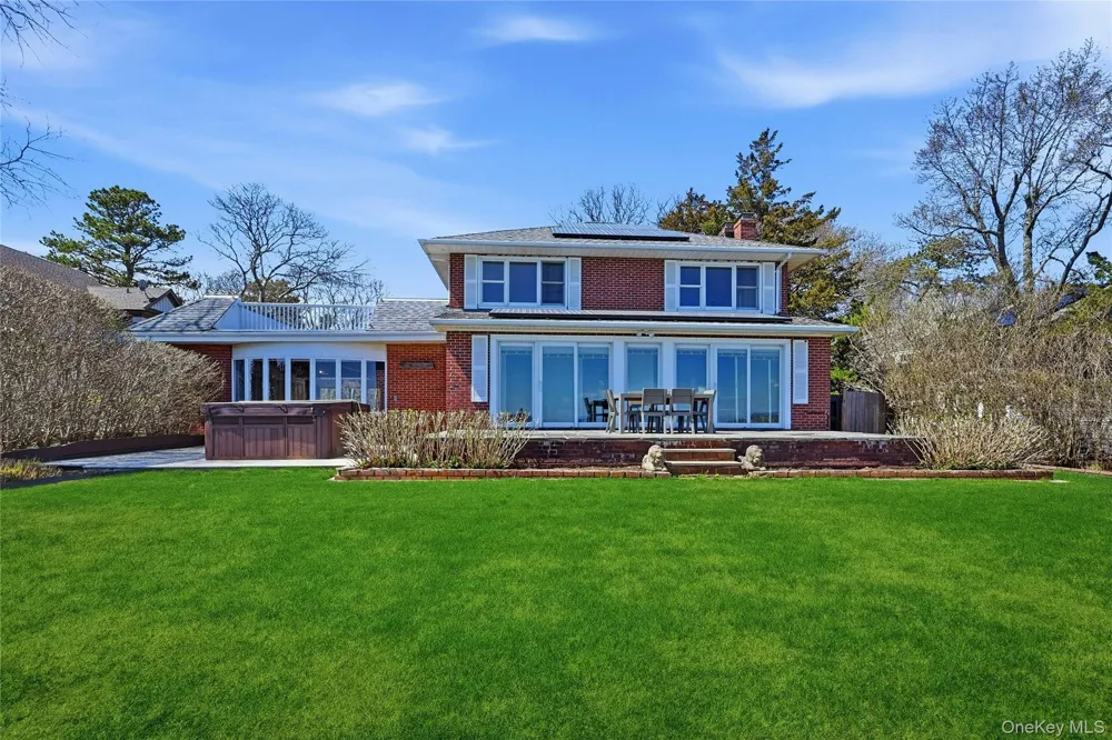 8908 Peconic Bay Boulevard Laurel, NY 11948