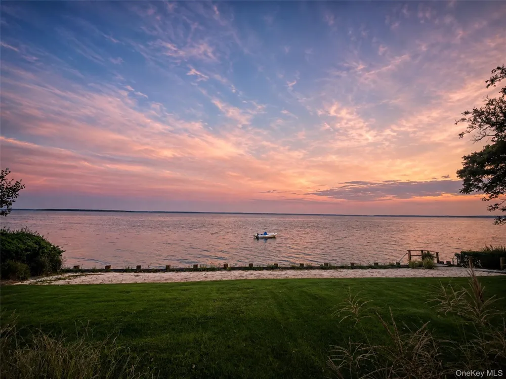 8908 Peconic Bay Boulevard Laurel, NY 11948