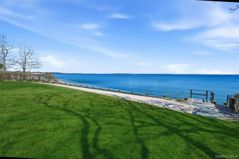 8908 Peconic Bay Boulevard Laurel, NY 11948